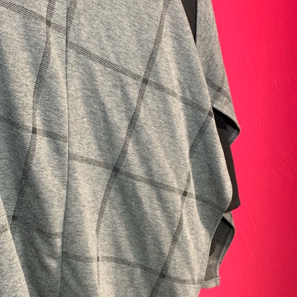 Grey and black plaid knit jacket - Picture 6 of 8